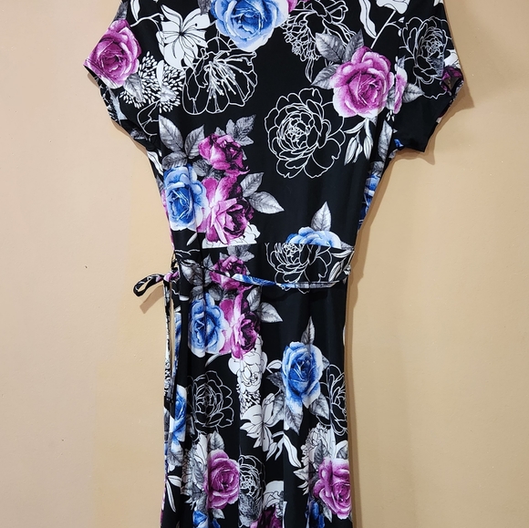 Vibrant, Soft, Women's Faux Wrap dress - Picture 2 of 3